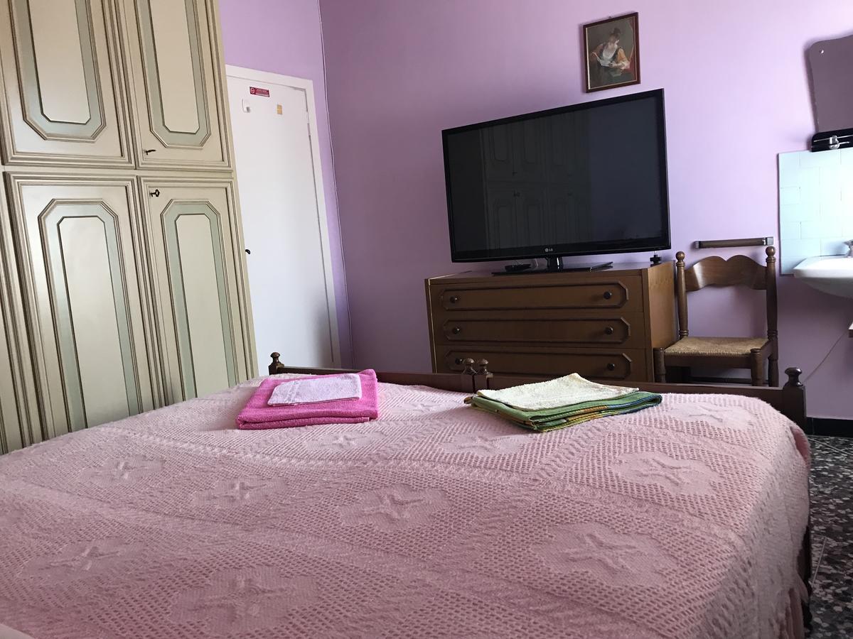 Albergo Delfino San Pietro d'Olba Exterior foto